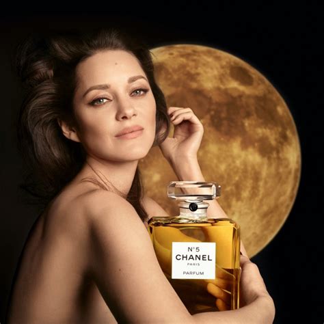 who is the woman in the chanel no 5 commercial|Chanel new face.